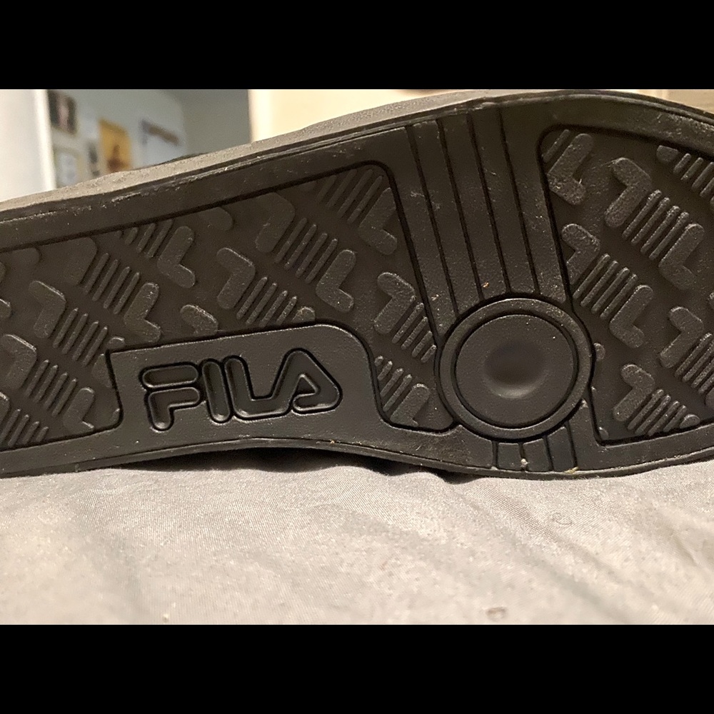 Women’s 7 1/2 all black Fila shoes!!
